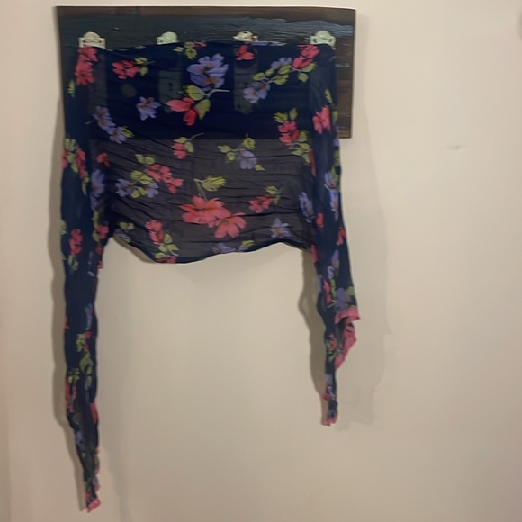 2/$30 Lands’ End Floral Loose Weave Crinkle Scarf - Picture 12 of 16
